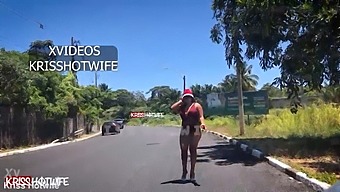 Kriss And Noel, Wife And Husband, Strip In Salvador Traffic - Christmas Edition