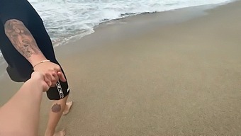 Colombian Beauty Gets Paid For Sex And Receives Cumshot On The Beach