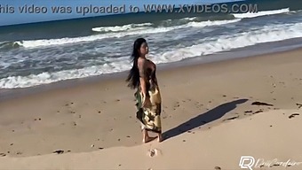 Amateur Couple Enjoys Outdoor Sex On The Beach Without Protection