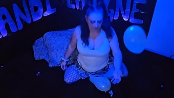 Adorable Milf Indulges In Balloon Fetish In A Safe, Consensual Way